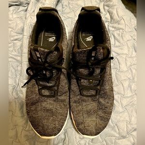 Size Nike women’s tennis shoe